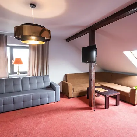 Podkowa Hotel *